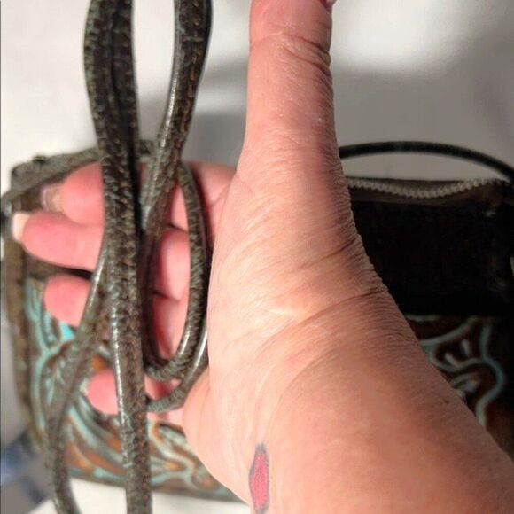 Patricia Nash Bacoli Crossbody bag Tooled turquoise Italian leather- EUC - Picture 10 of 16